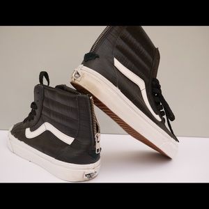 Vans (HighTop Leather)